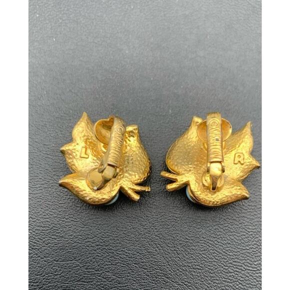 Vintage 1967 Sarah Coventry Placid Beauty Blue Berry Enamel Clip On Earrings - Picture 4 of 4